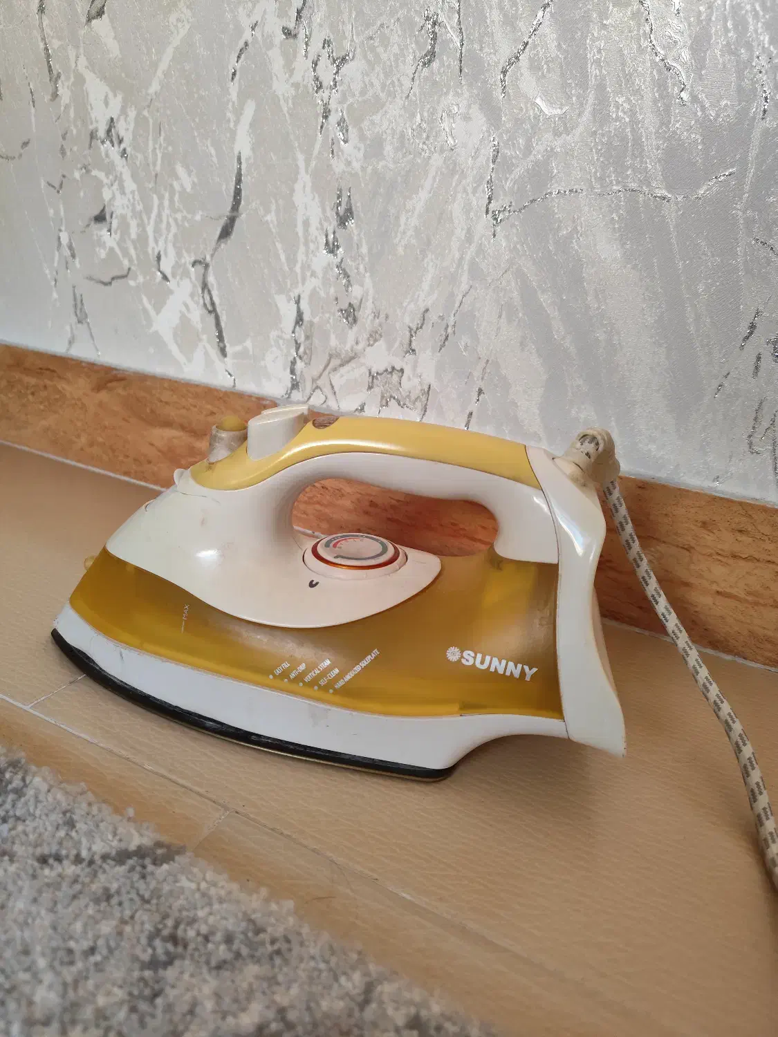 اتو بخار به همراه میز اتو|اتو و لوازم اتو|آستانه اشرفیه, |دیوار