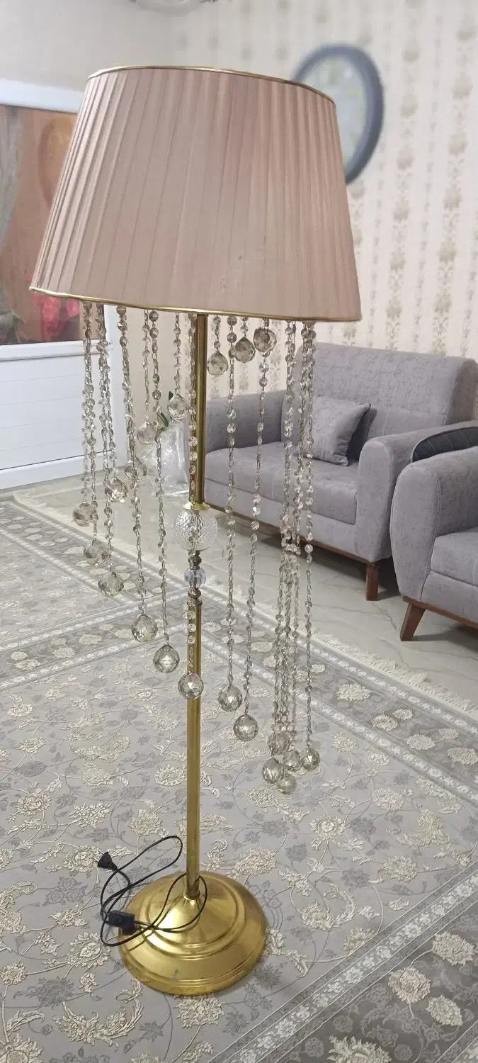 آباژور ایستاده سالم خودم ۳تومن پولش دادم|چراغ خواب و آباژور|کرمانشاه, |دیوار