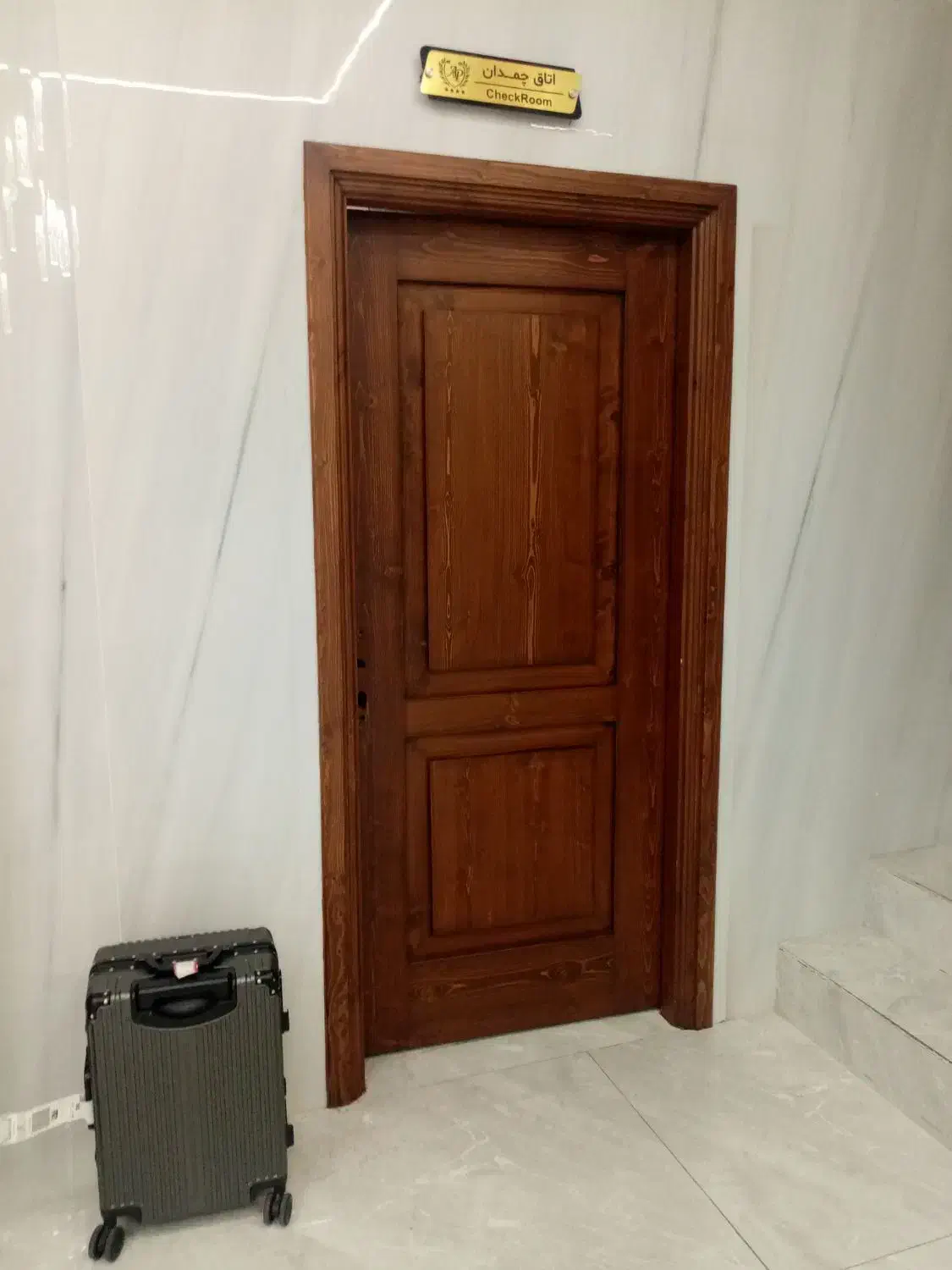 رنگ انواع سازه های چوبی|خدمات پیشه و مهارت|کیش, |دیوار