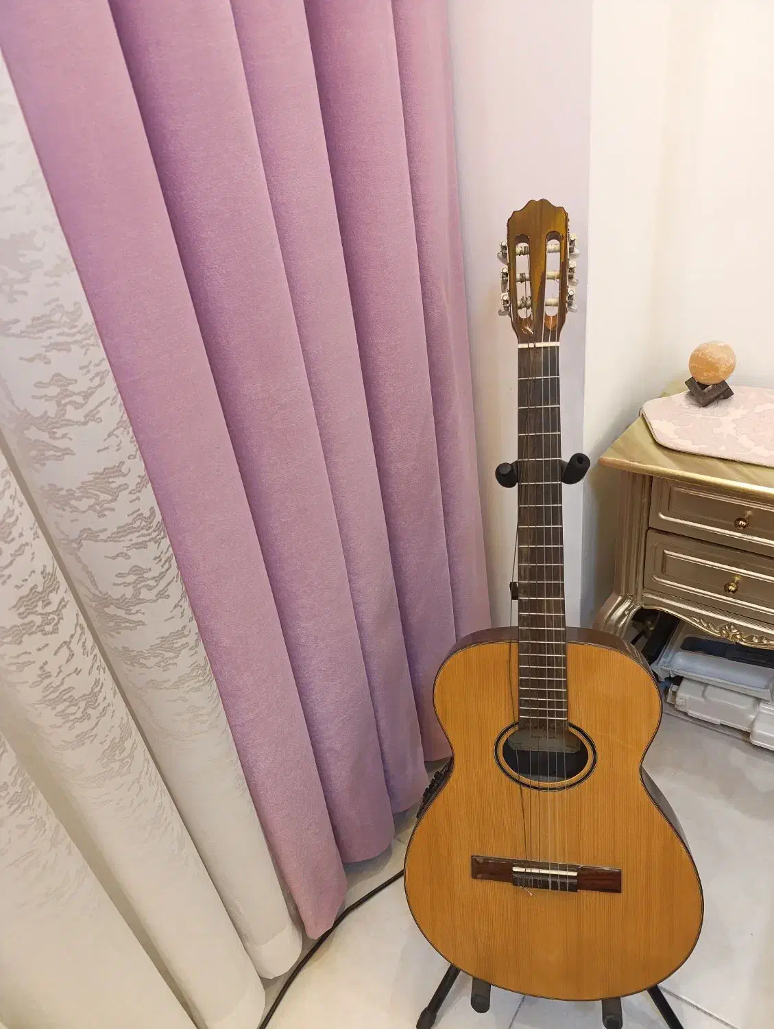 گیتار آنتونیو سانچز|گیتار، بیس، امپلیفایر|پیشوا, |دیوار