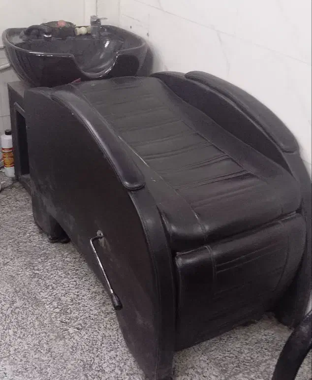 سرشور و صندلی طرح برقی|آرایشگاه و سالن‌های زیبایی|بومهن, |دیوار