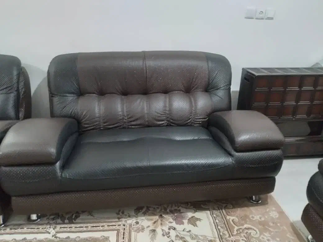 مبل تمام چرم 7 نفره|مبلمان خانگی و میز عسلی|بندر انزلی, جهانگانی|دیوار