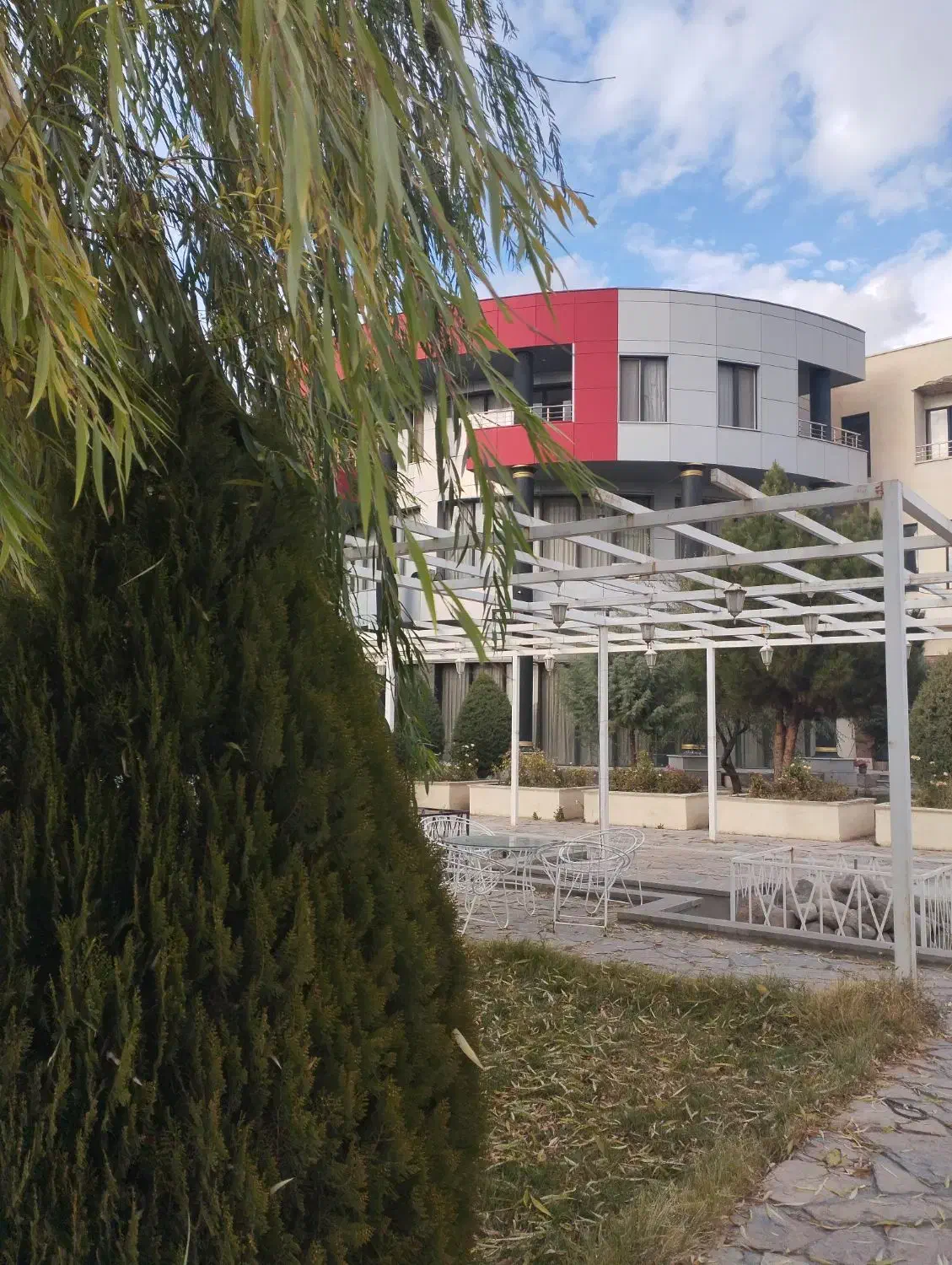 گارسن تمام وقت و نیمه وقت|استخدام خدمات فروشگاه و رستوران|مراغه, |دیوار