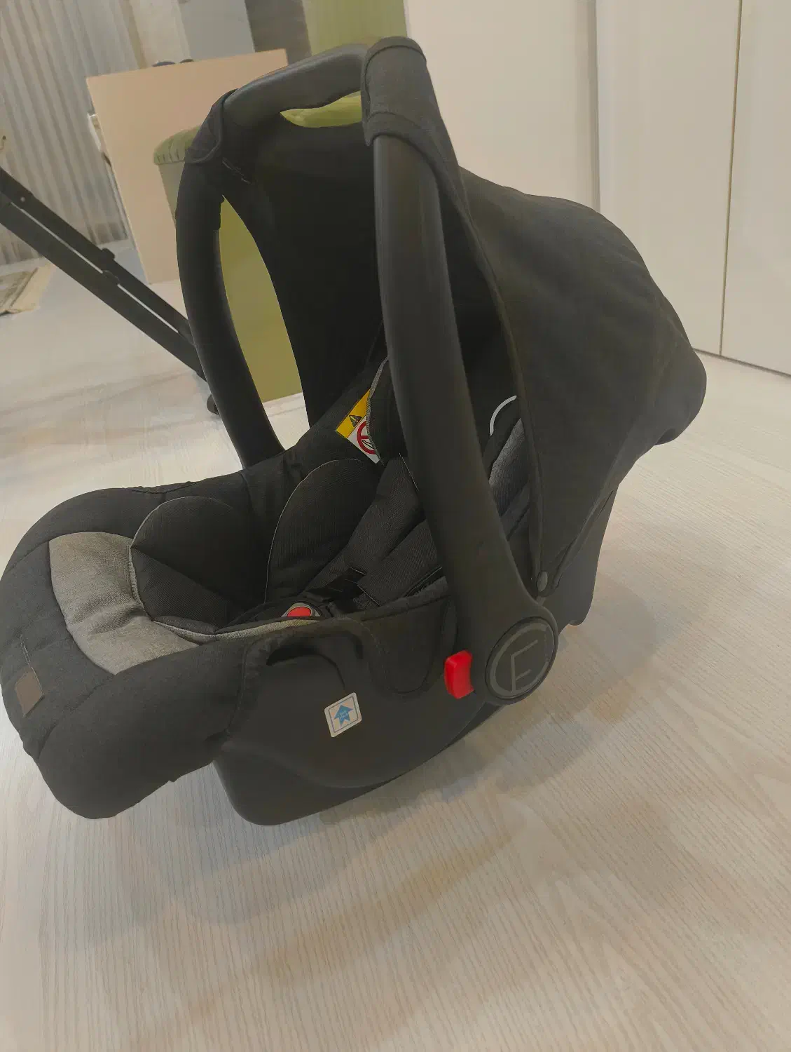 کریر بچه|تخت و صندلی بچه|رشت, بلوار گیلان|دیوار