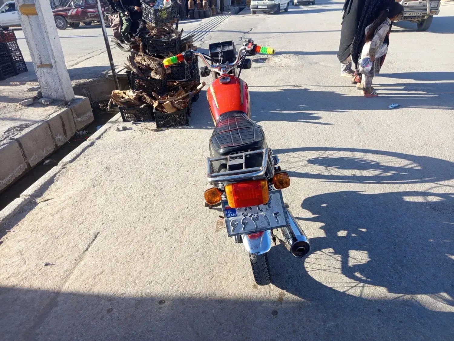 یک   یک  نو سی نو|موتورسیکلت|خاش, |دیوار