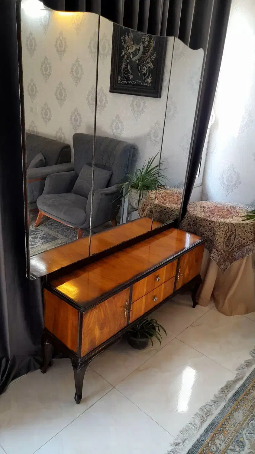 میز آرایش میز توالت عتیقه ای خاص|بوفه، ویترین، کنسول|اصفهان, کردآباد|دیوار