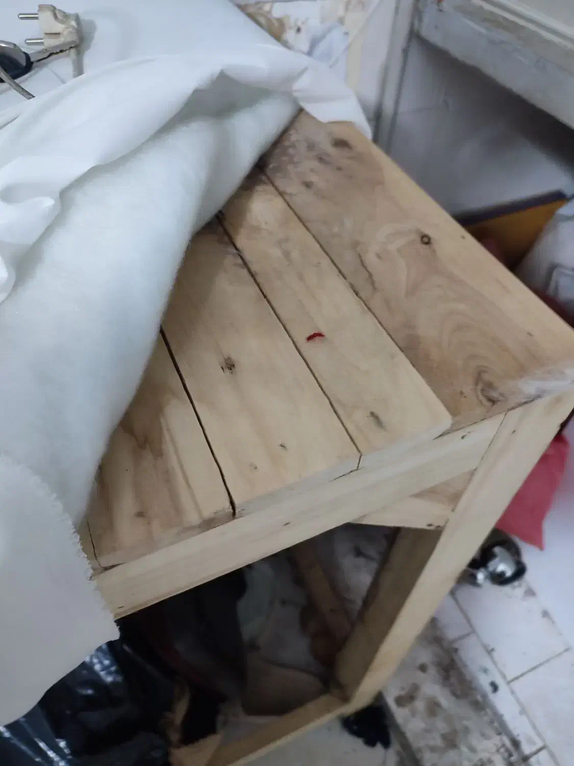 تعدادی میز ونیمکت|لوازم خیاطی و بافتنی|تهران, قیام|دیوار