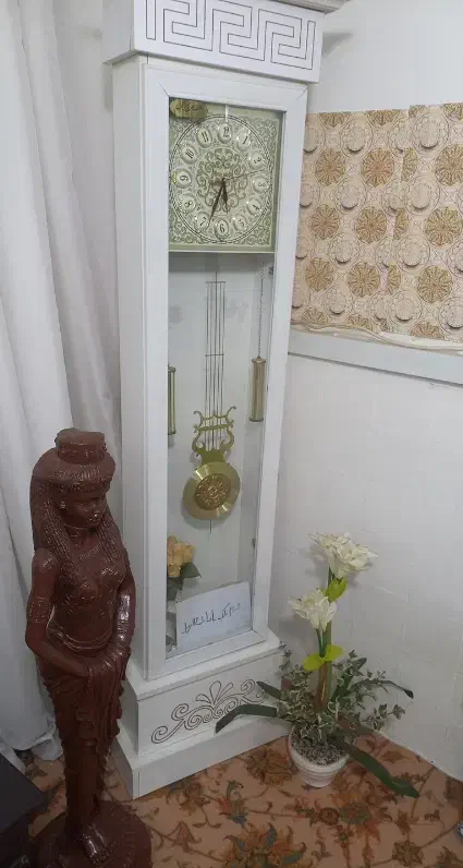سلام. ساعت ایستاده بااین مجستمه ها دوتا هستن|ساعت دیواری و تزئینی|قم, نیروگاه|دیوار