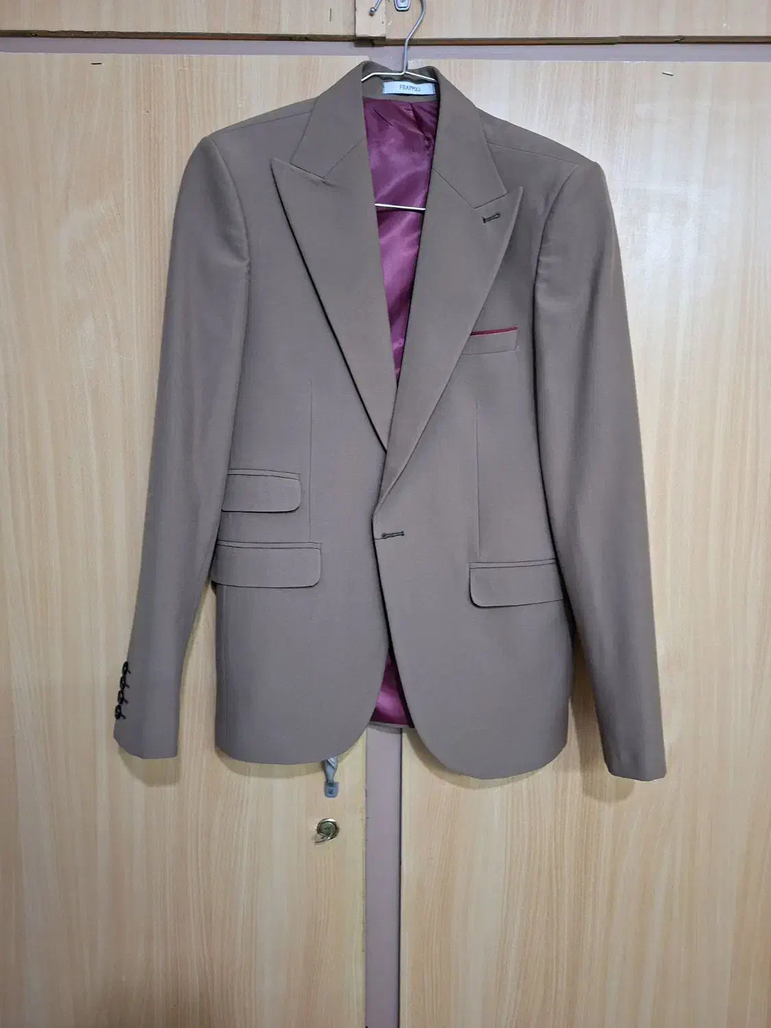 کت تک|لباس|بیرجند, |دیوار