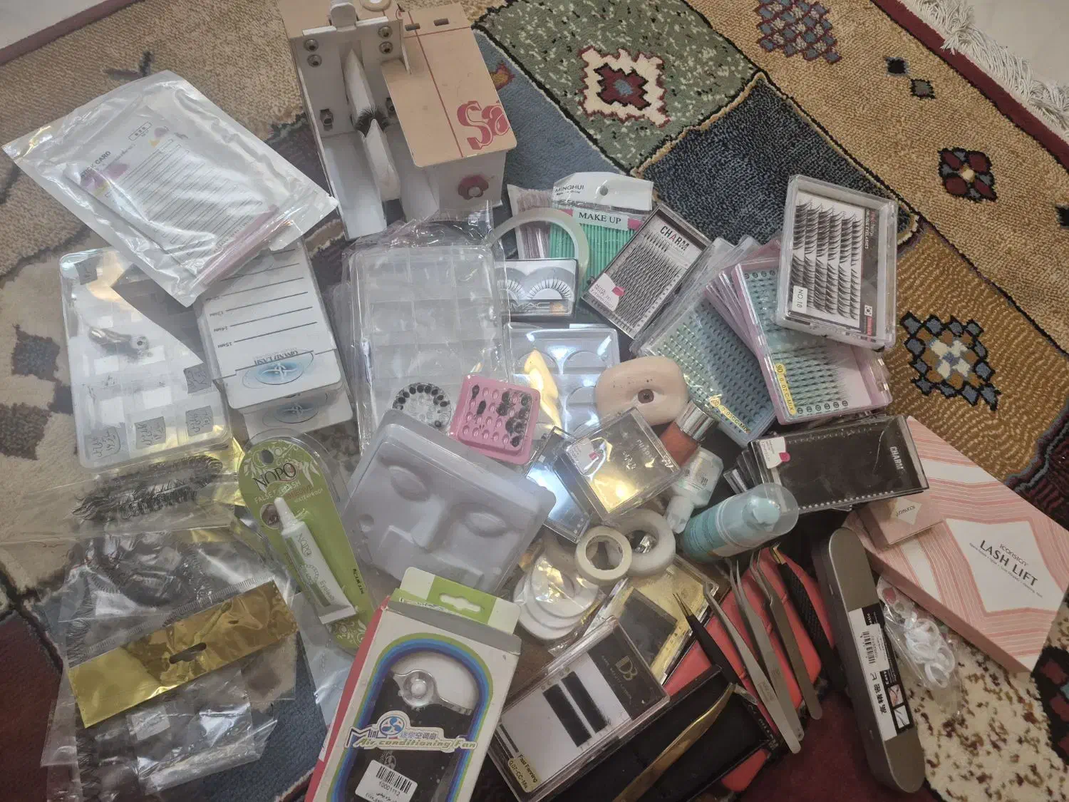 وسایل اکستنشن مژه کامل ۵/۵۰۰تومن|آرایشی، بهداشتی، درمانی|تهران, اکباتان|دیوار