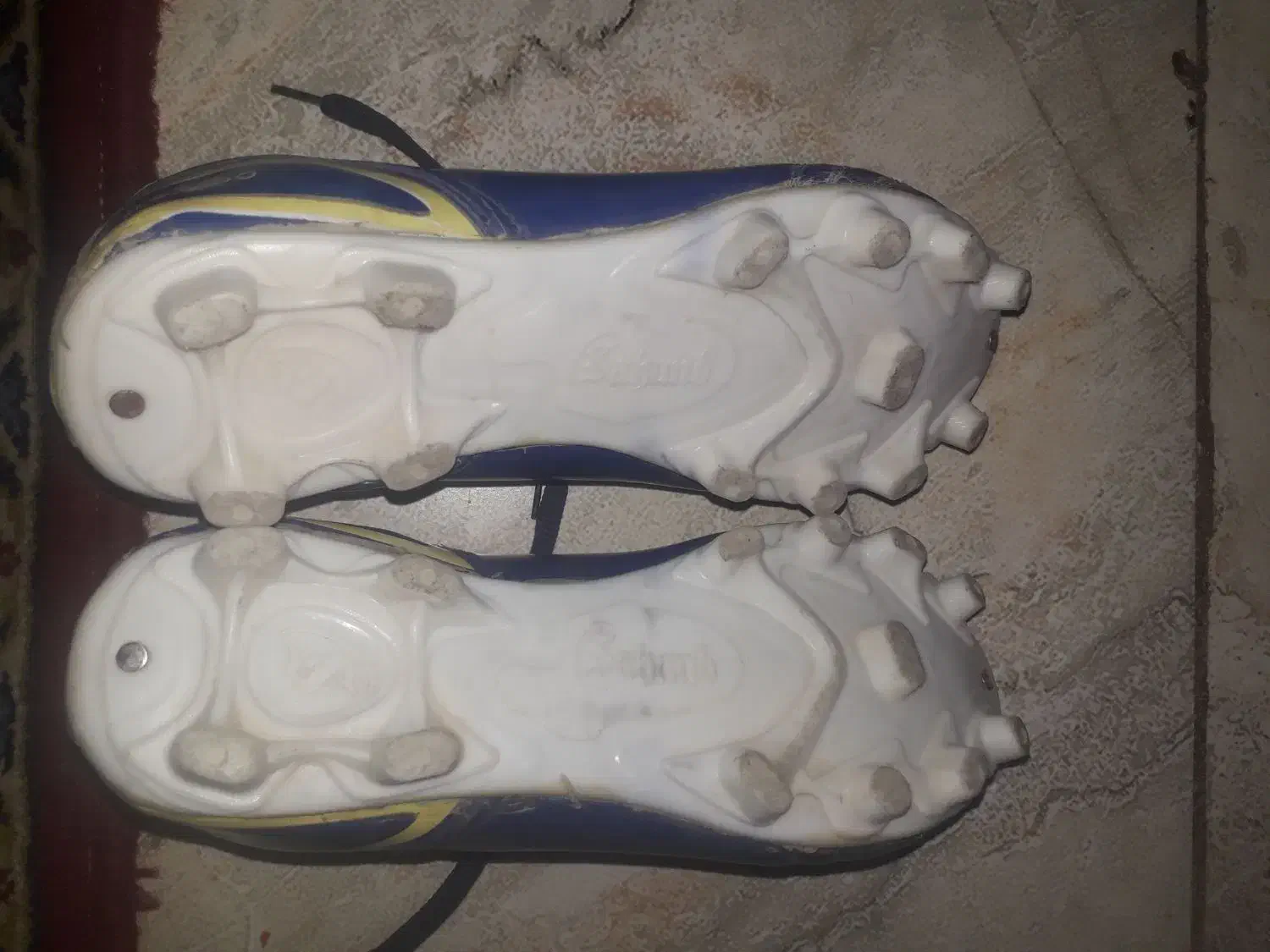 کفش فوتبالی (استوک)|تجهیزات ورزشی|کنگاور, |دیوار