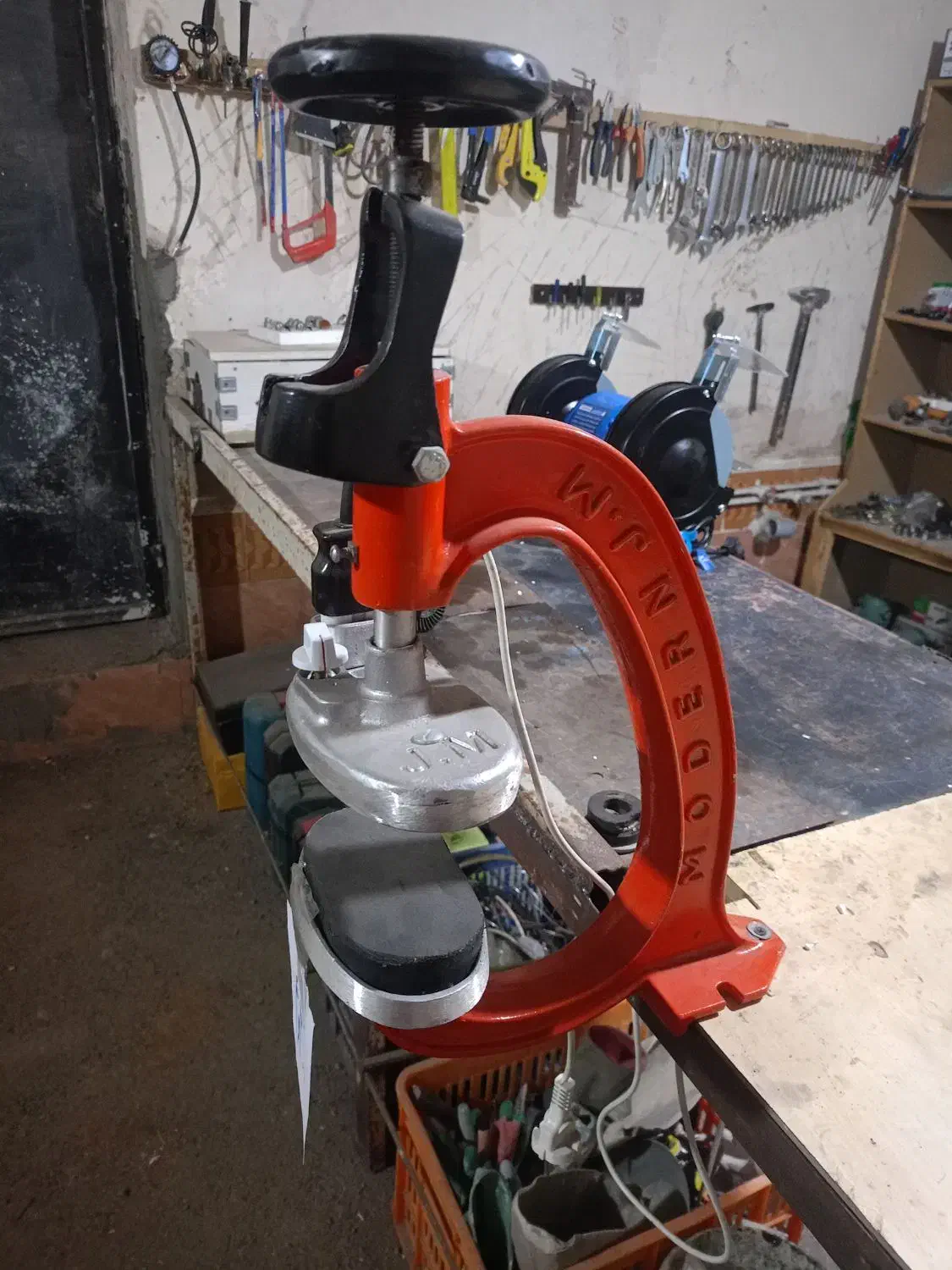 بالابر باسکول کاشی بر فارسی بر|ابزارآلات|باخزر, |دیوار