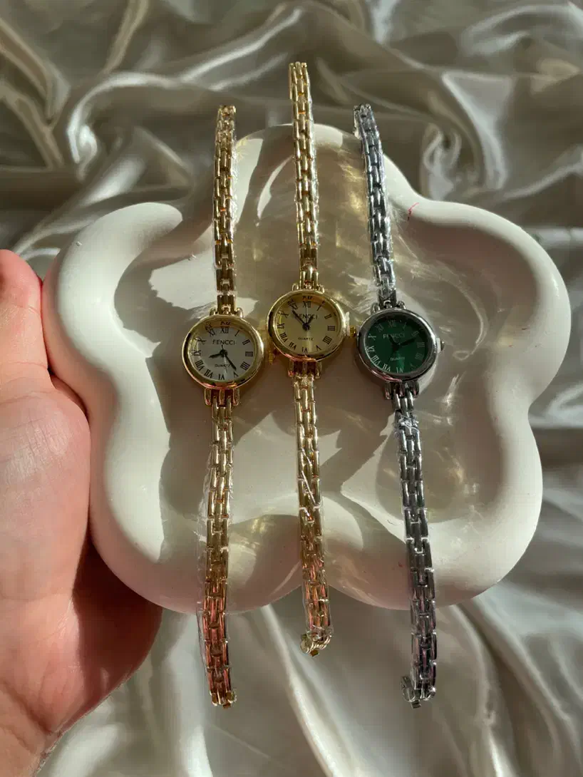 ساعت زنانه و مردانه ( آف روز زن و مادر )|ساعت|ابهر, |دیوار