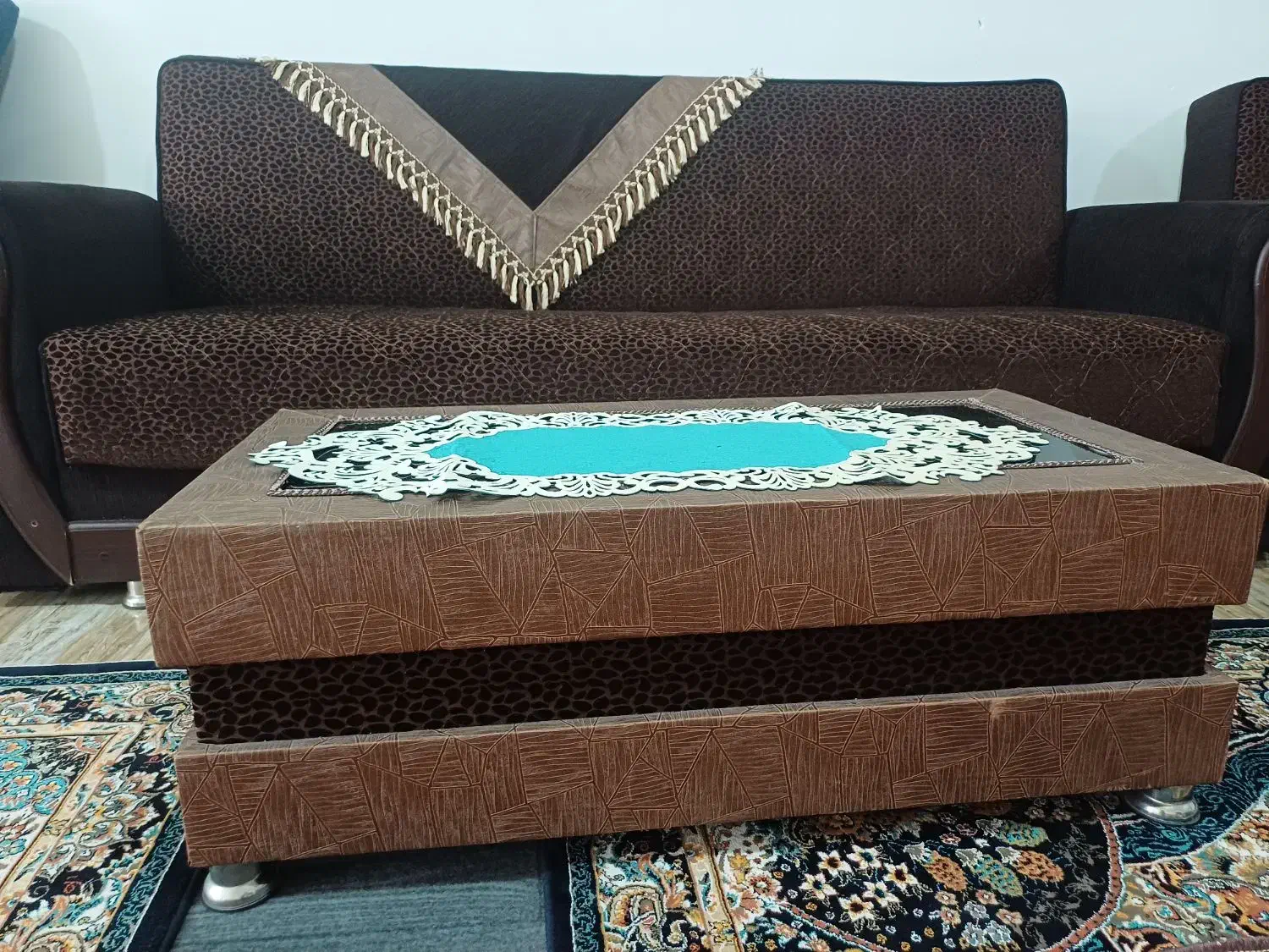 مبل کاناپه ای(تخت شو) با میزعسلی وکوسن|مبلمان خانگی و میز عسلی|خوی, |دیوار