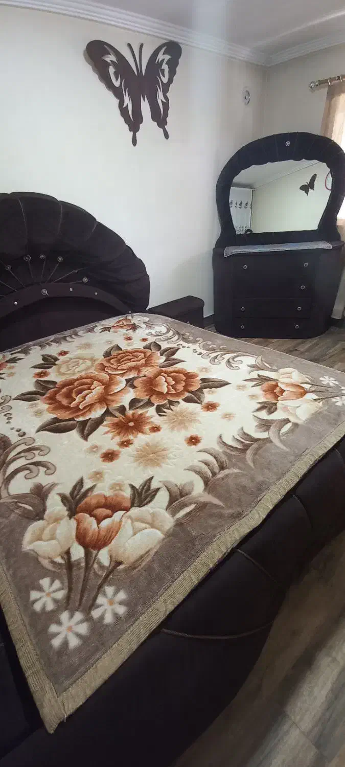 سرویس خواب شامل ،تخت ،دوتا پاتختی ،دلاور و آینه|تخت و سرویس خواب|نشتارود, |دیوار