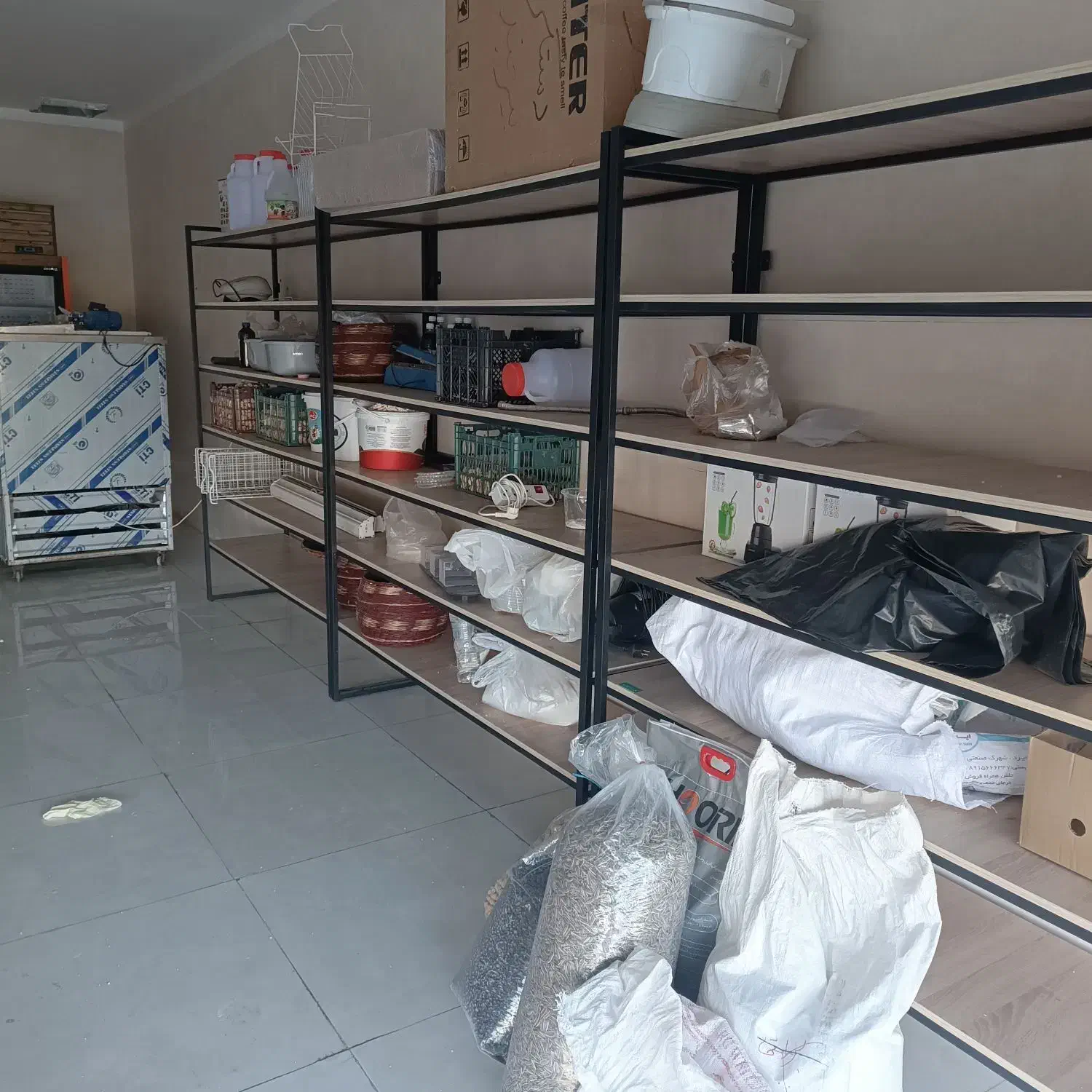 یخچال ۲.۵متر و۵/۵متر قفسه چوبی و فلزی|فروشگاه و مغازه|بیرجند, |دیوار