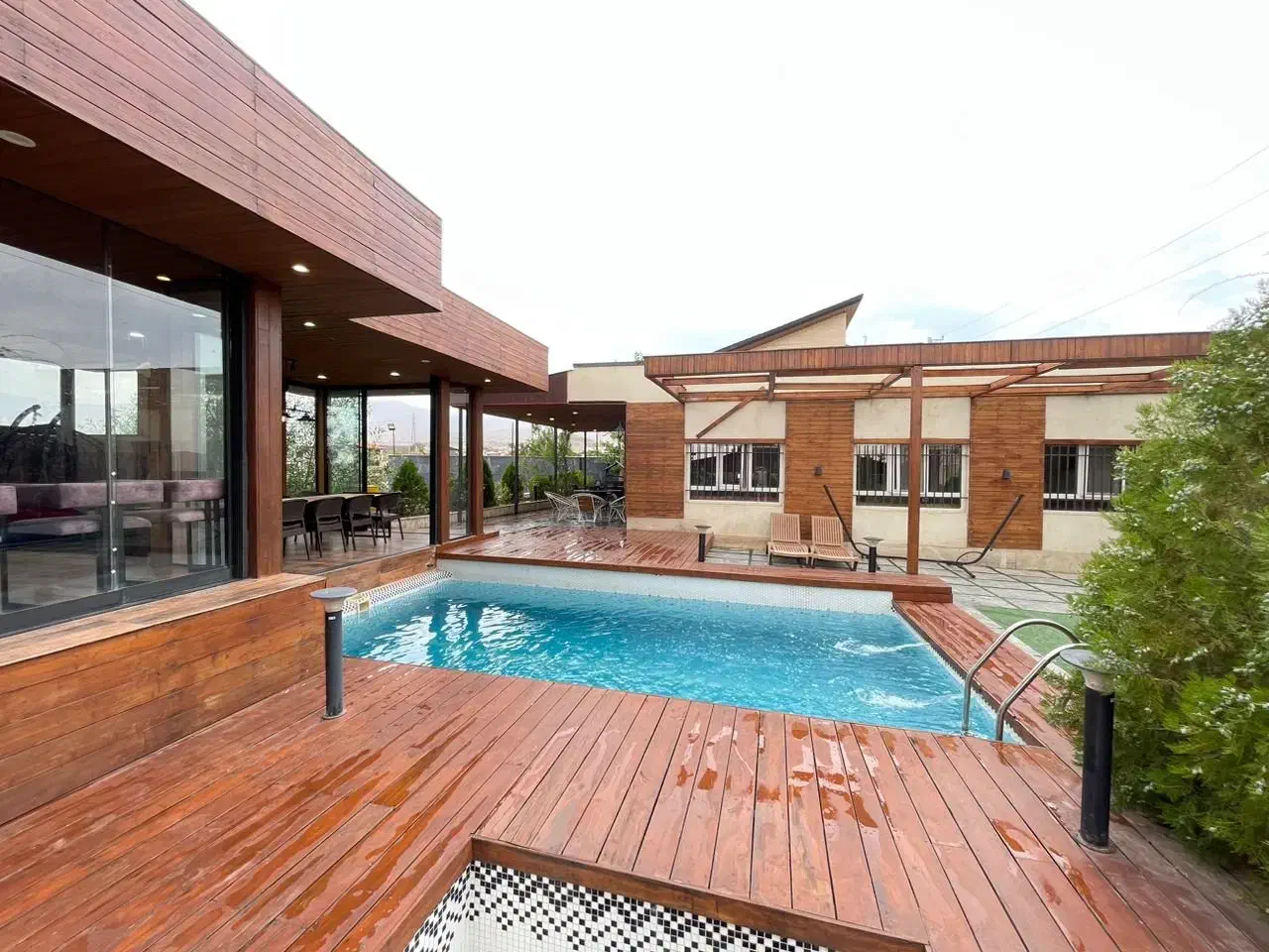 اجاره روزانه ویلا با استخر روباز کد 21431|اجارهٔ کوتاهمدت آپارتمان و سوئیت|دماوند, دماوند|دیوار