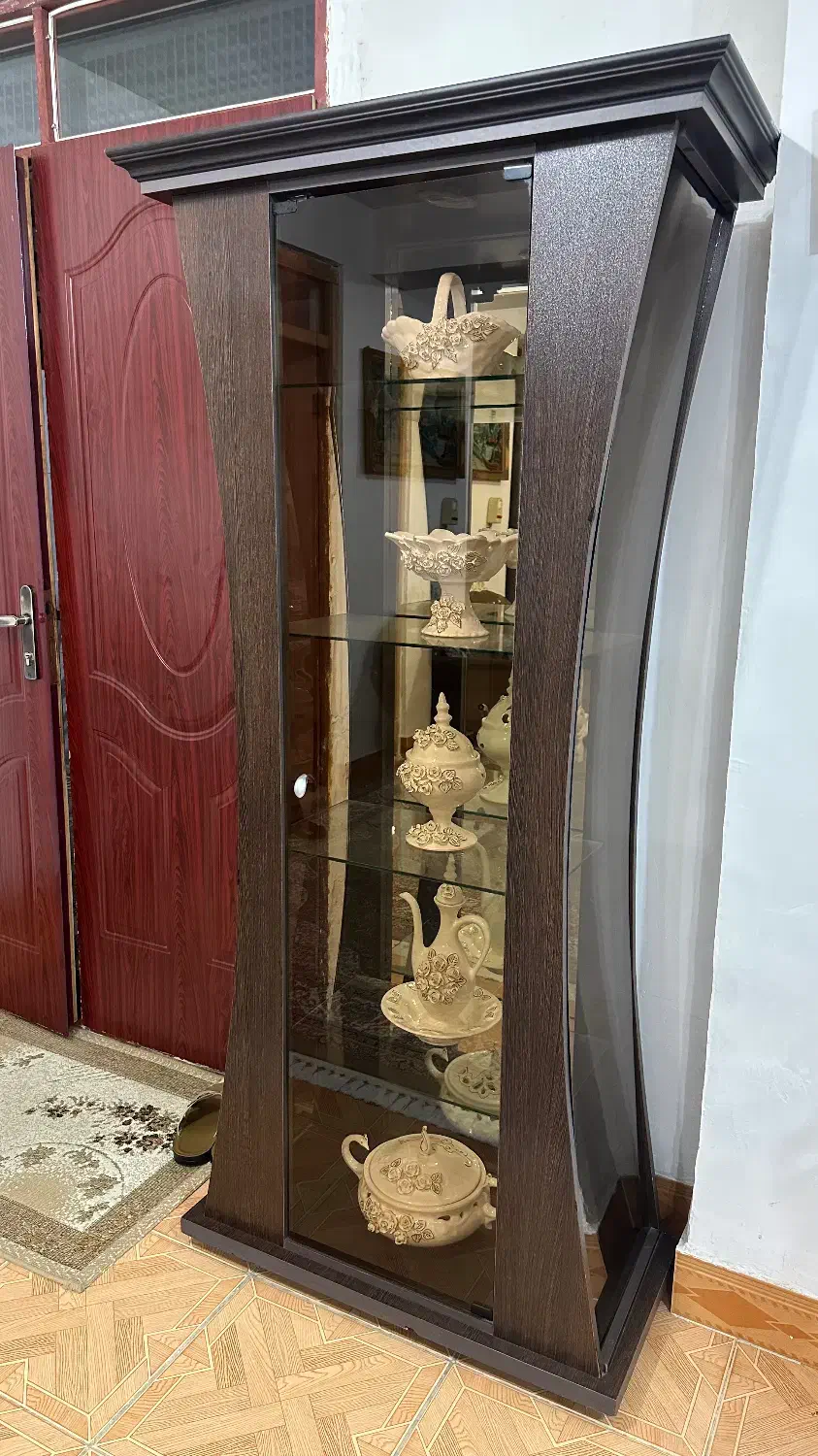 ویترین یا بوفه شیشه ای|بوفه، ویترین، کنسول|گوراب زرمیخ, |دیوار