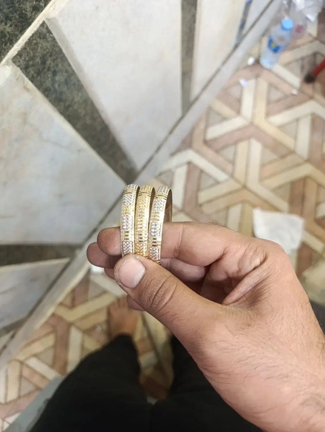 فروش طلا با فاکتور از گرمی 150بالای تابلو به بالا|جواهرات|زابل, |دیوار