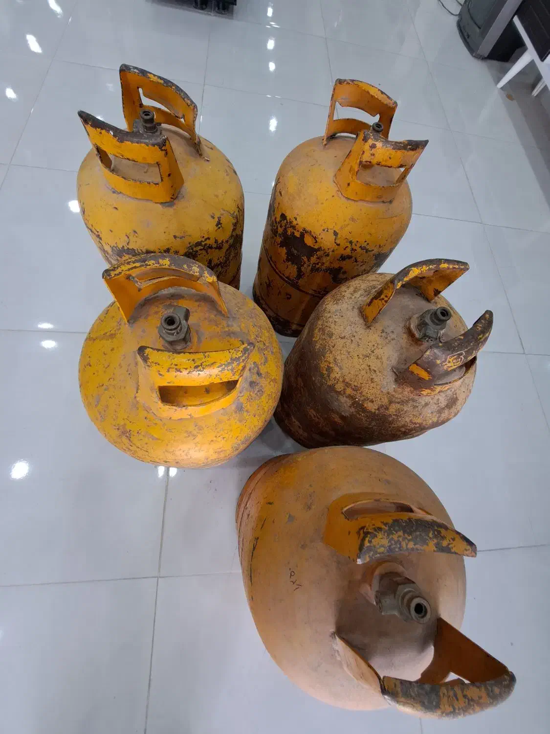 تعدادی کپسول گاز|اجاق گاز و لوازم برقی پخت‌وپز|بردسیر, |دیوار