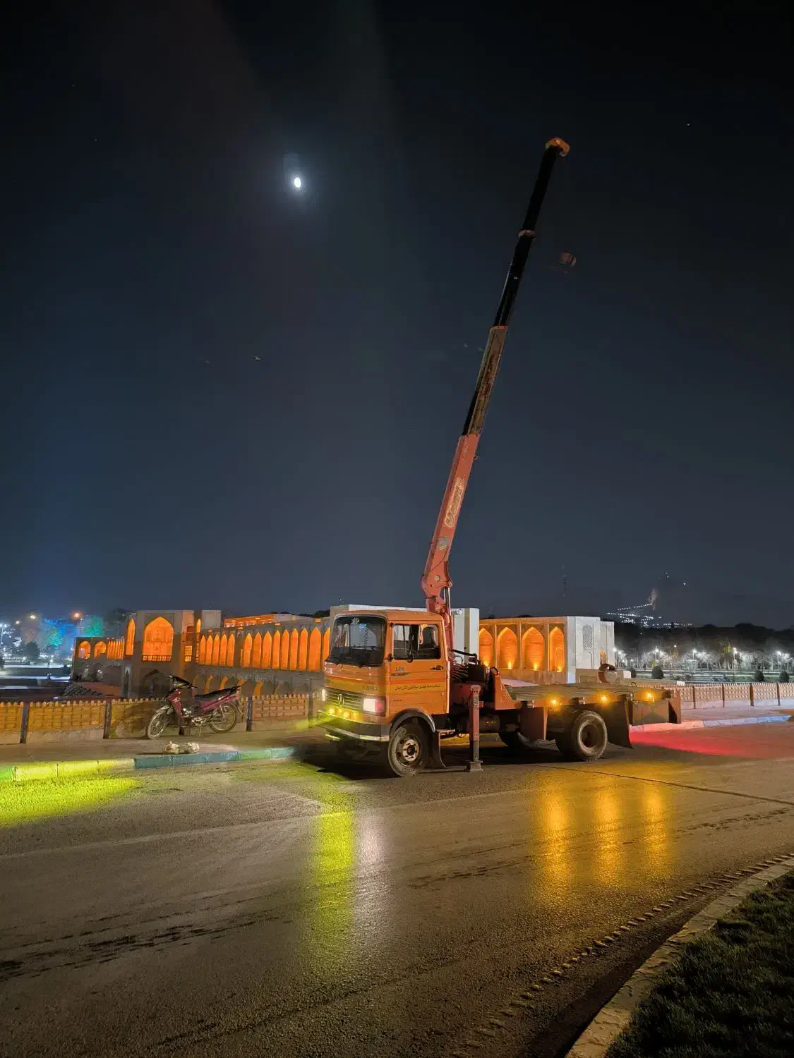 جرثقیل خاور کفی دار/ده 10 تن /دکل بلند/کل اصفهان.|خدمات حمل و نقل|اصفهان, شاهزید|دیوار