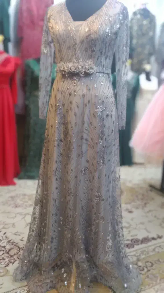 لباس مجلسی|لباس|نیشابور, هفده شهریور|دیوار