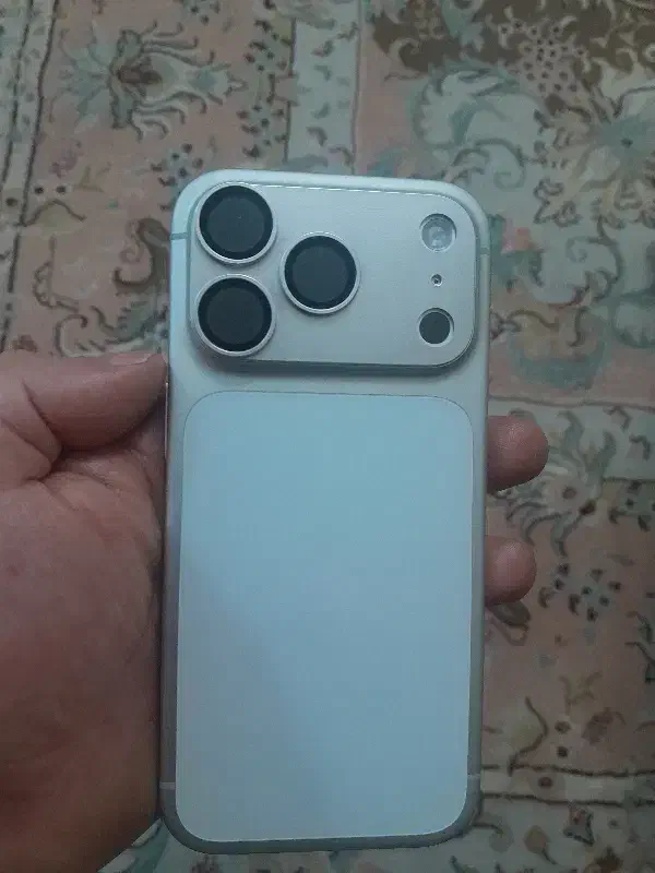 ۱۷ پرو|موبایل|تبریز, |دیوار