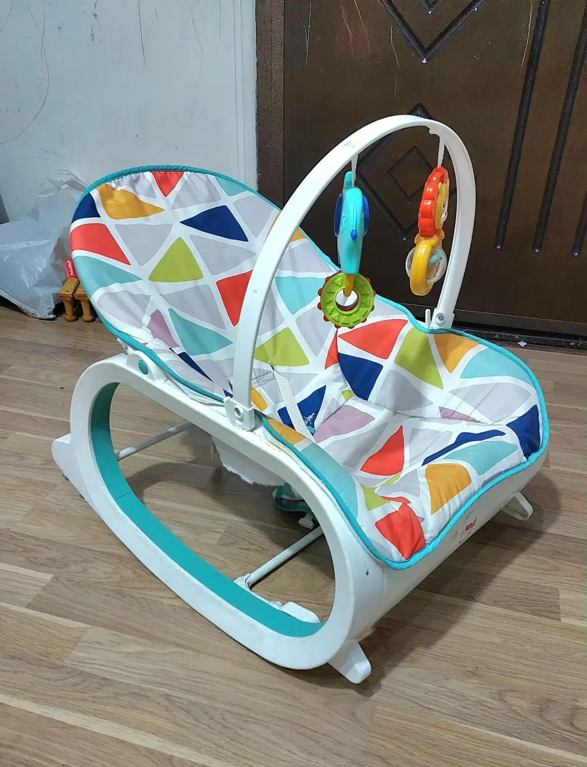 صندلی کودک دارای ویبره( لرزاننده )|تخت و صندلی بچه|ارومیه, |دیوار