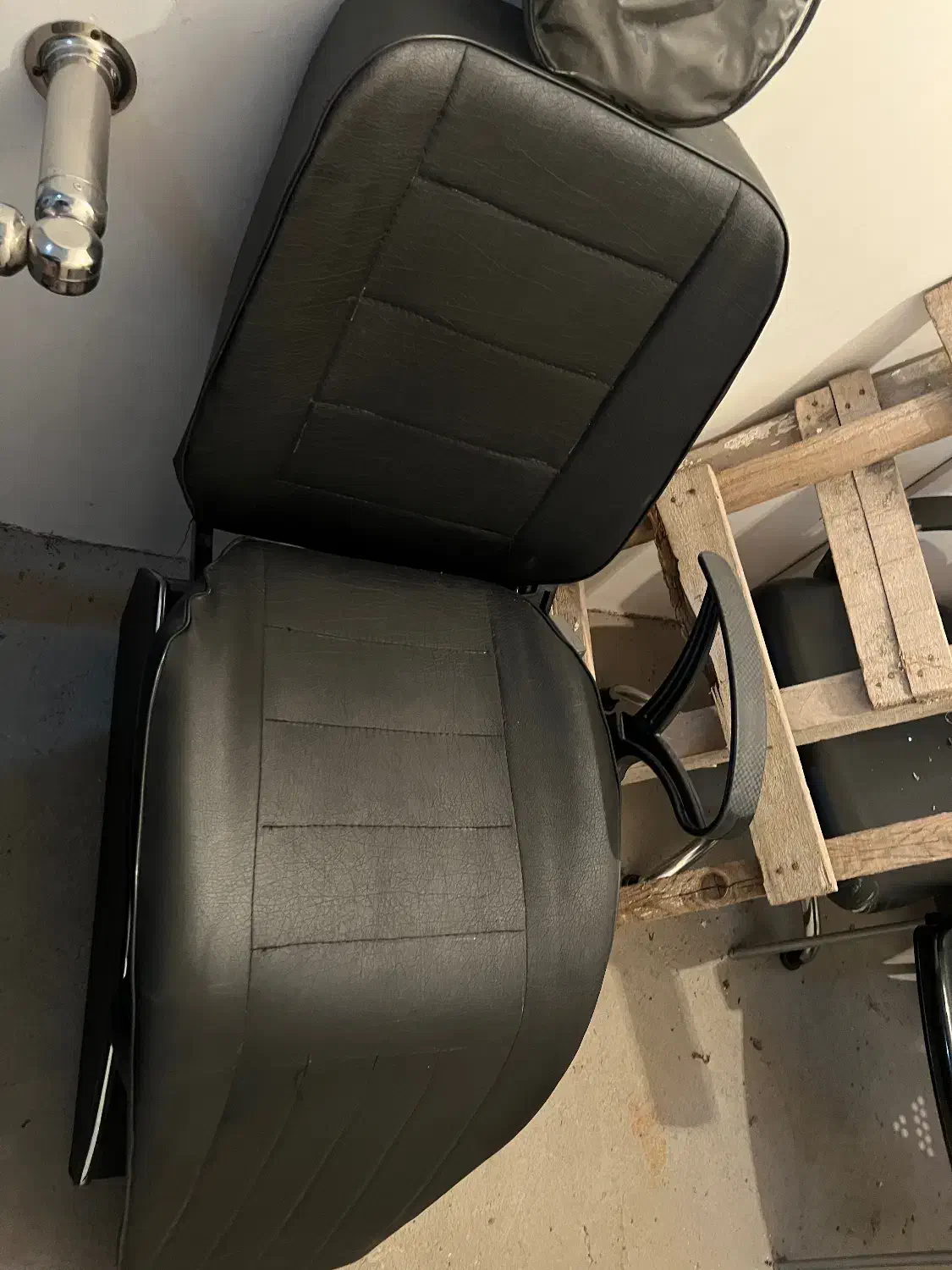 صندلی طرح برقی و کنسول نو نو|آرایشگاه و سالنهای زیبایی|رشت, دیلمان|دیوار