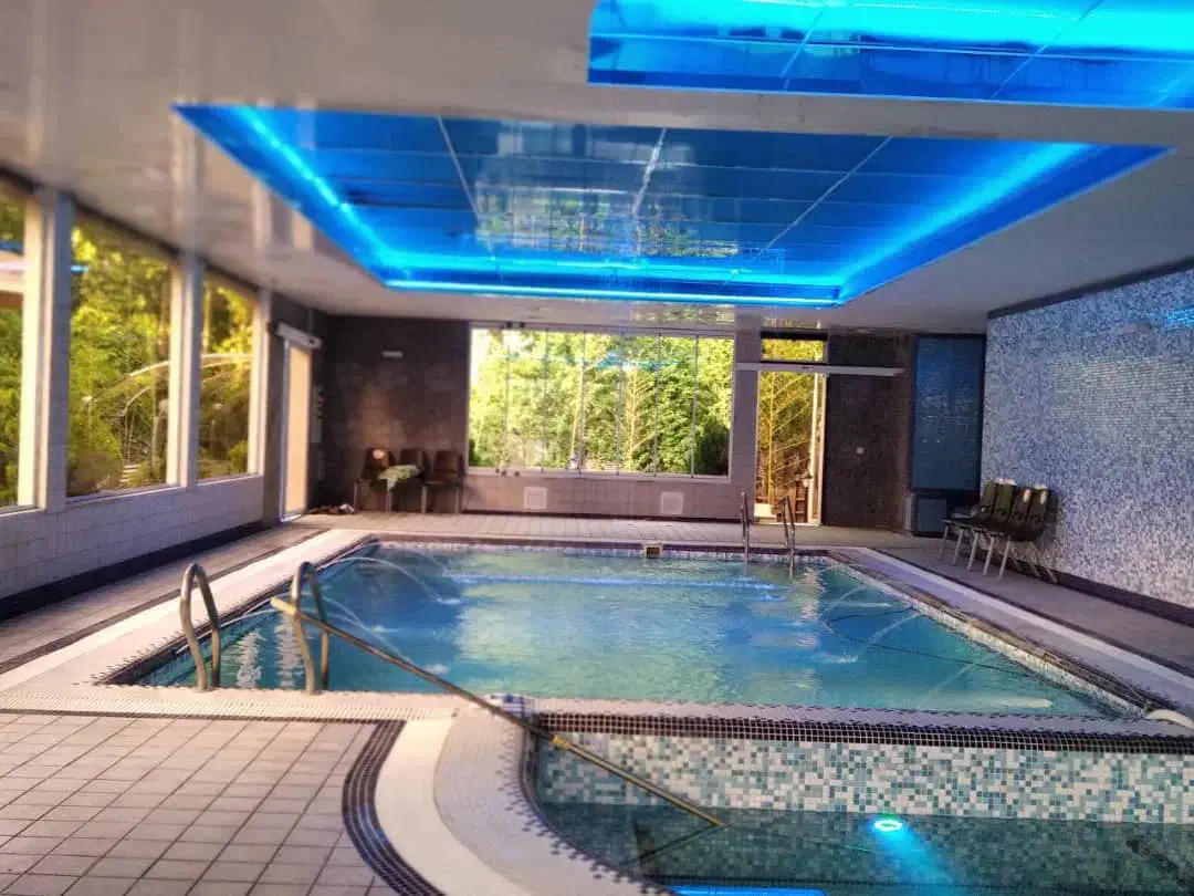 کد510/اجاره ویلا استخر آبگرم و جکوزی/بیلیارد|اجارهٔ کوتاهمدت ویلا و باغ|شیراز, شهرک گلستان|دیوار