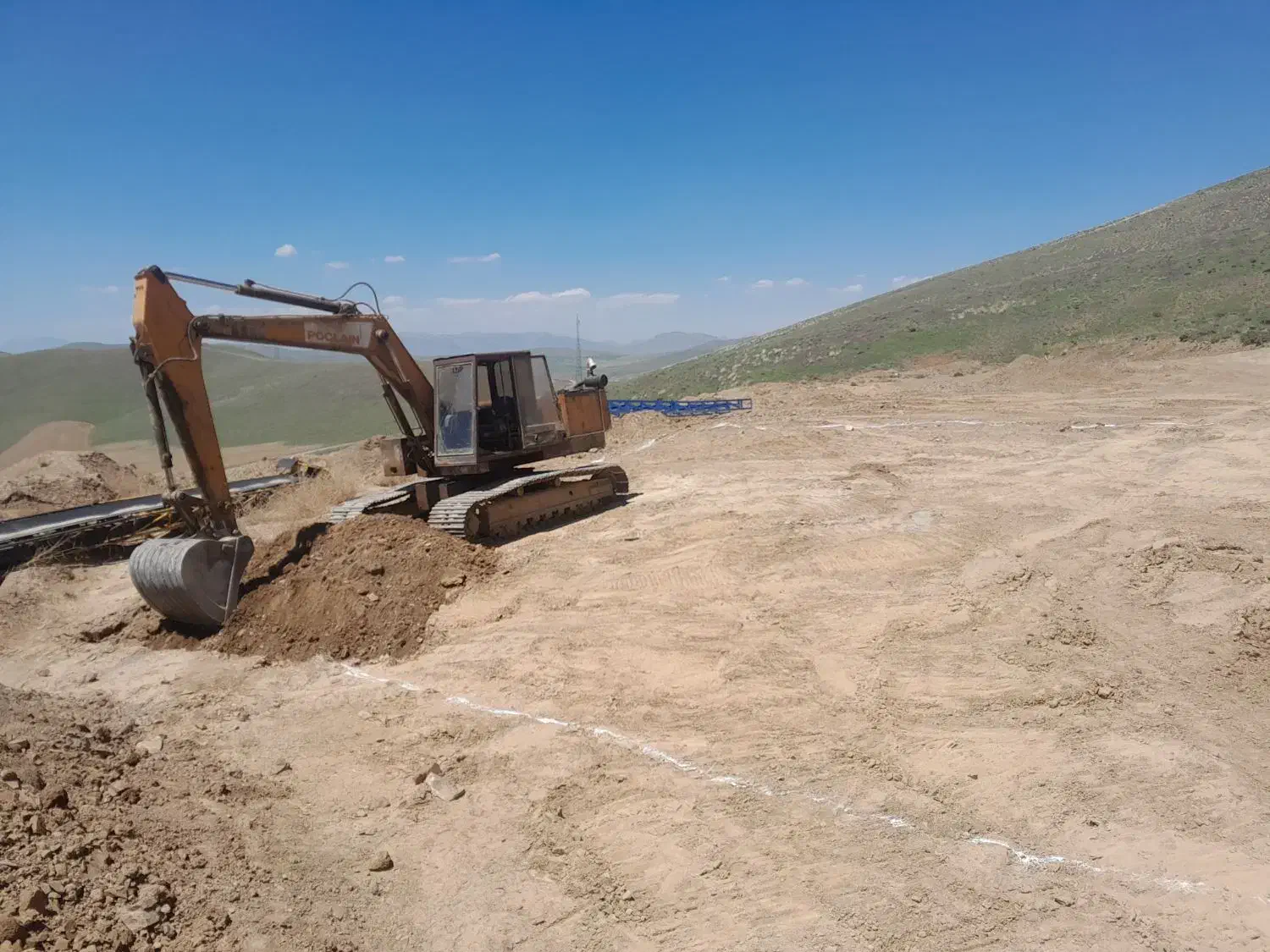 خاکبرداری و حفاری با بیل مکانیکی|خدمات پیشه و مهارت|الیگودرز, |دیوار