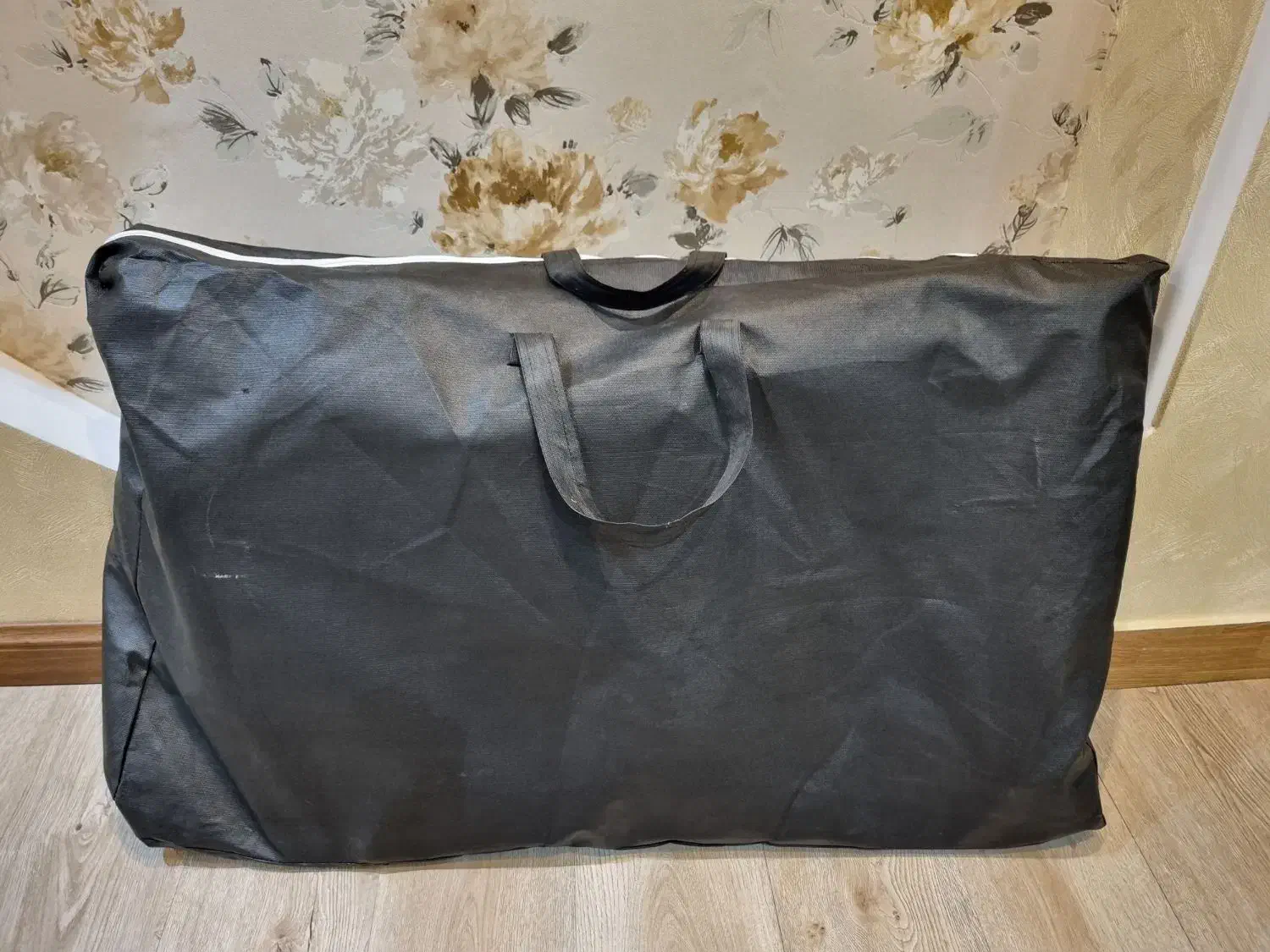 تخت کنار مادر زویی و کریر دلیجان|تخت و صندلی بچه|رشت, معلم|دیوار