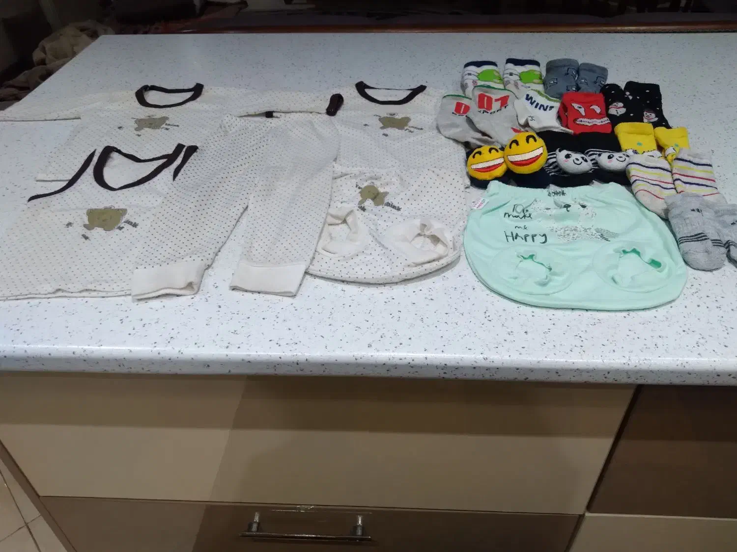 کفش و لباس نوزادی تا یک سال همه با هم ۴۰۰|کفش و لباس بچه|کرج, عظیمیه|دیوار