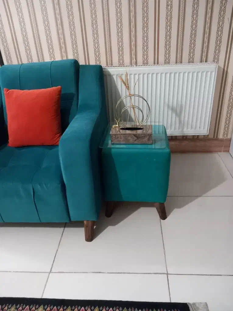 مبلمان ۷نفره بهمراه میز وسطی و ۲عدد گل میز|مبلمان خانگی و میز عسلی|شاهینشهر, نبوت|دیوار