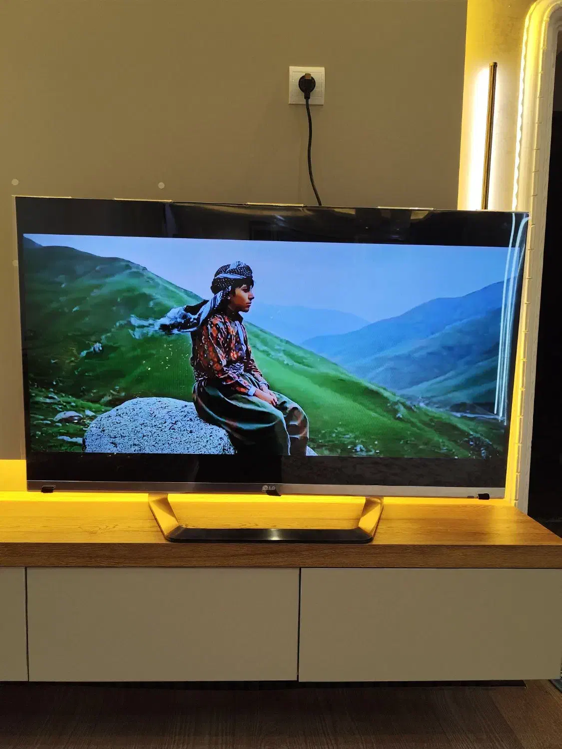 تلویزیون 47اینچ LG|تلویزیون و پروژکتور|لاهیجان, پردسر|دیوار