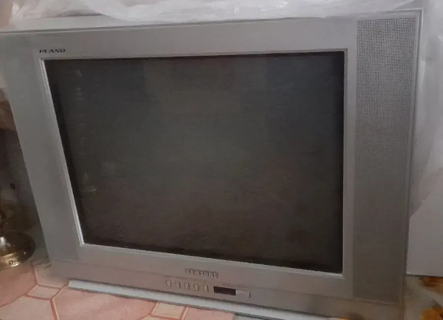 تلوزیون سامسونگ ۲۱ اینچ و دستگاه دیجیتال|تلویزیون و پروژکتور|قائن, |دیوار