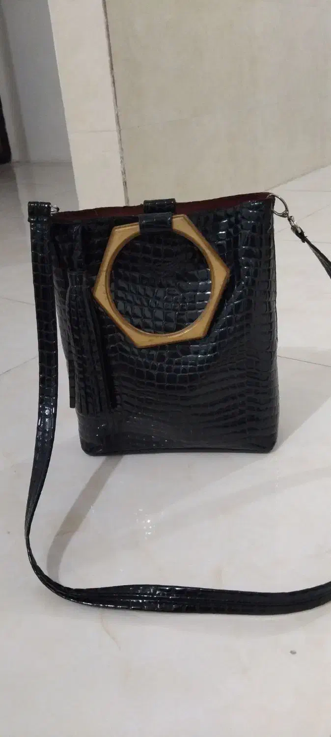 کیف دستی|کیف، کفش، کمربند|قم, جهان بینی|دیوار