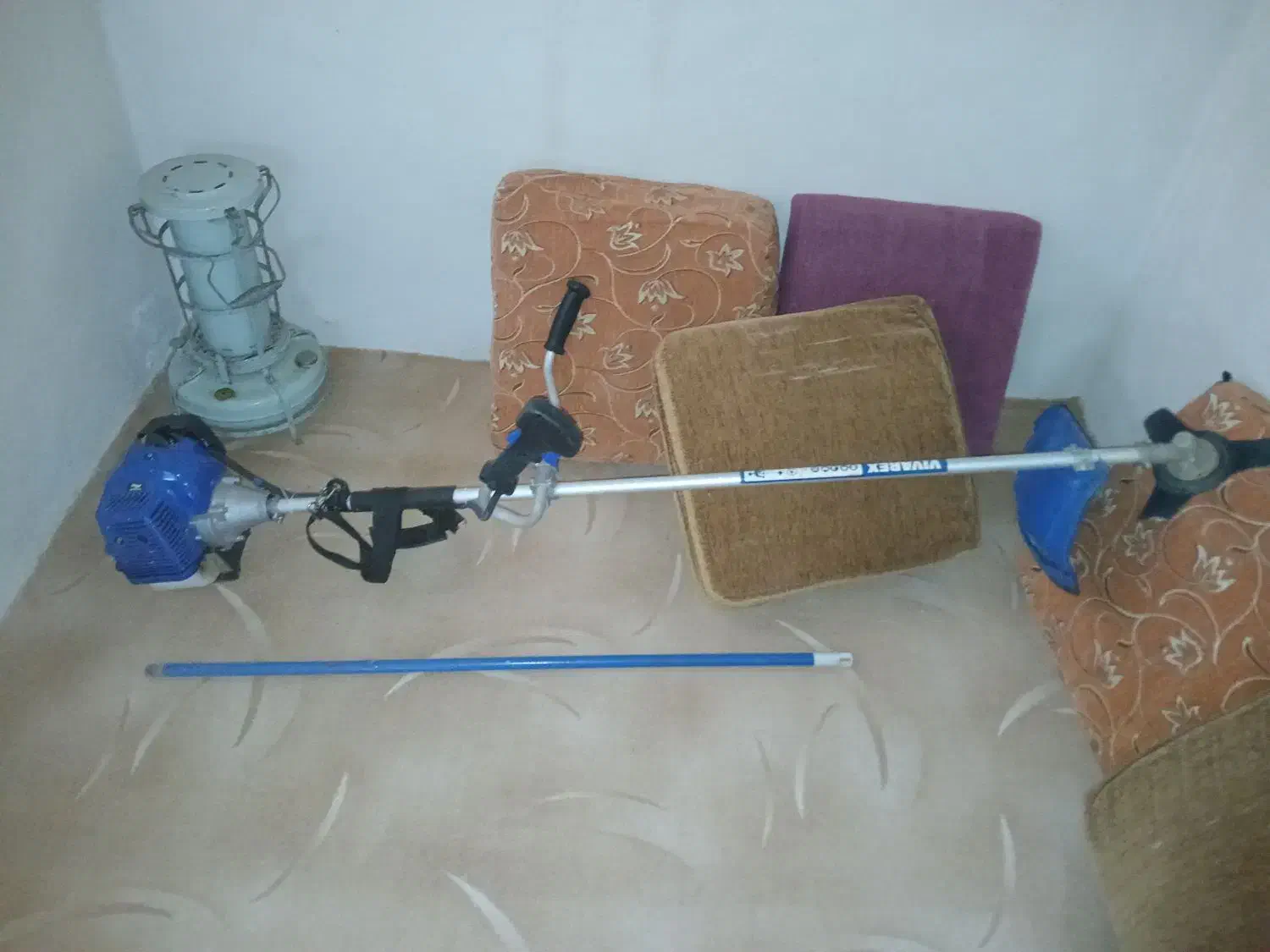 علف زن|ابزارآلات|قم, نخودی|دیوار