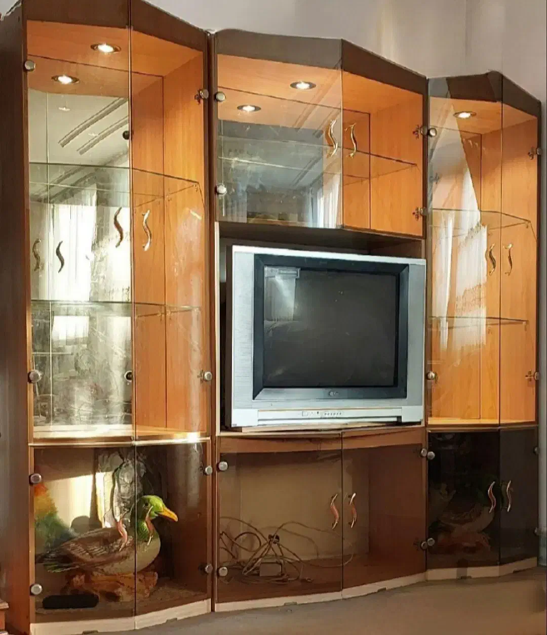 سلام یک عدد میز تلویزیون|میز تلویزیون|اصفهان, دانشگاه اصفهان|دیوار