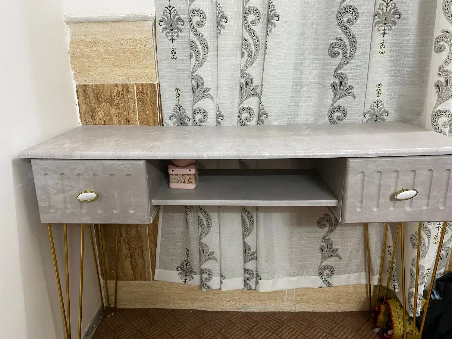 قم چهارمردان|میز تحریر و کامپیوتر|قم, چهار مردان|دیوار