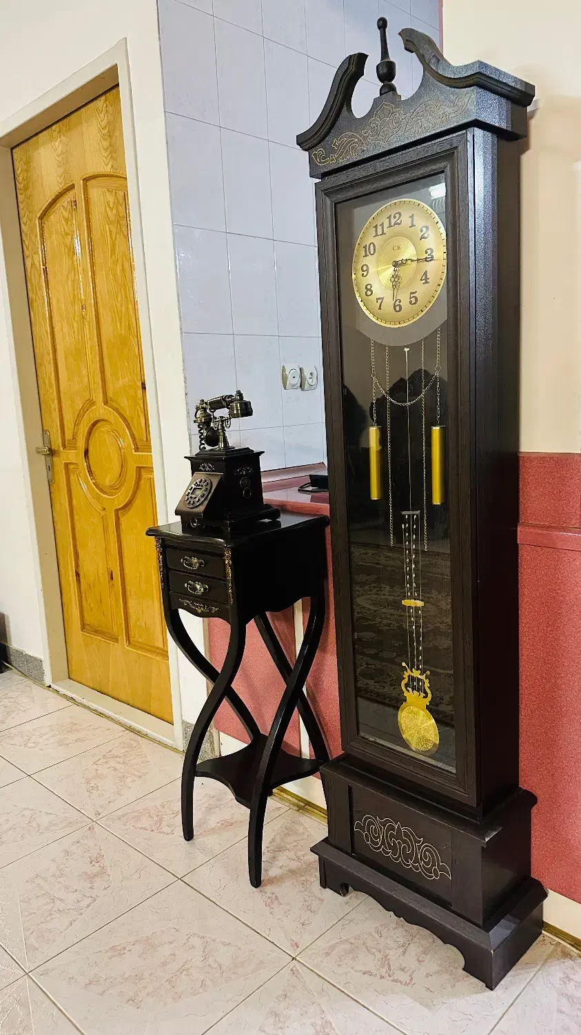 ساعت ایستاده، تلفن کلاسیک به همراه میز|ساعت دیواری و تزئینی|بروجن, |دیوار