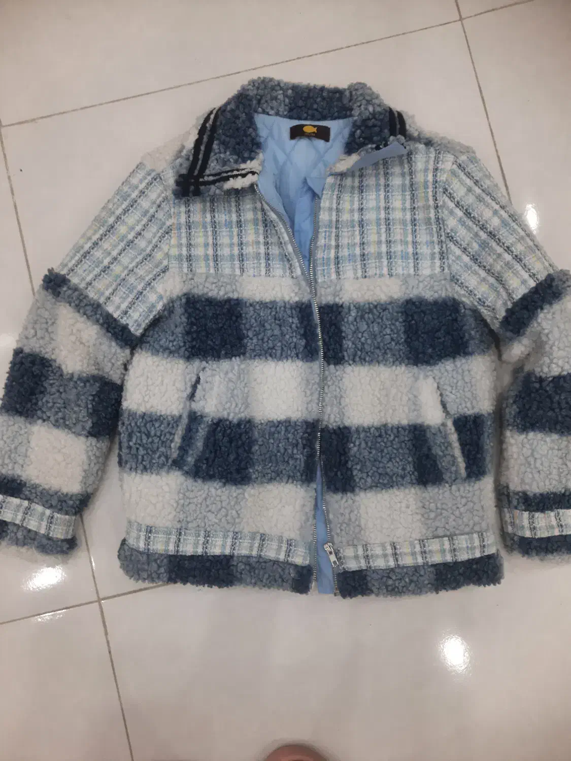 کاپشن تدی،بافت موهر،شلوار جین|لباس|شیراز, فرهنگ شهر|دیوار