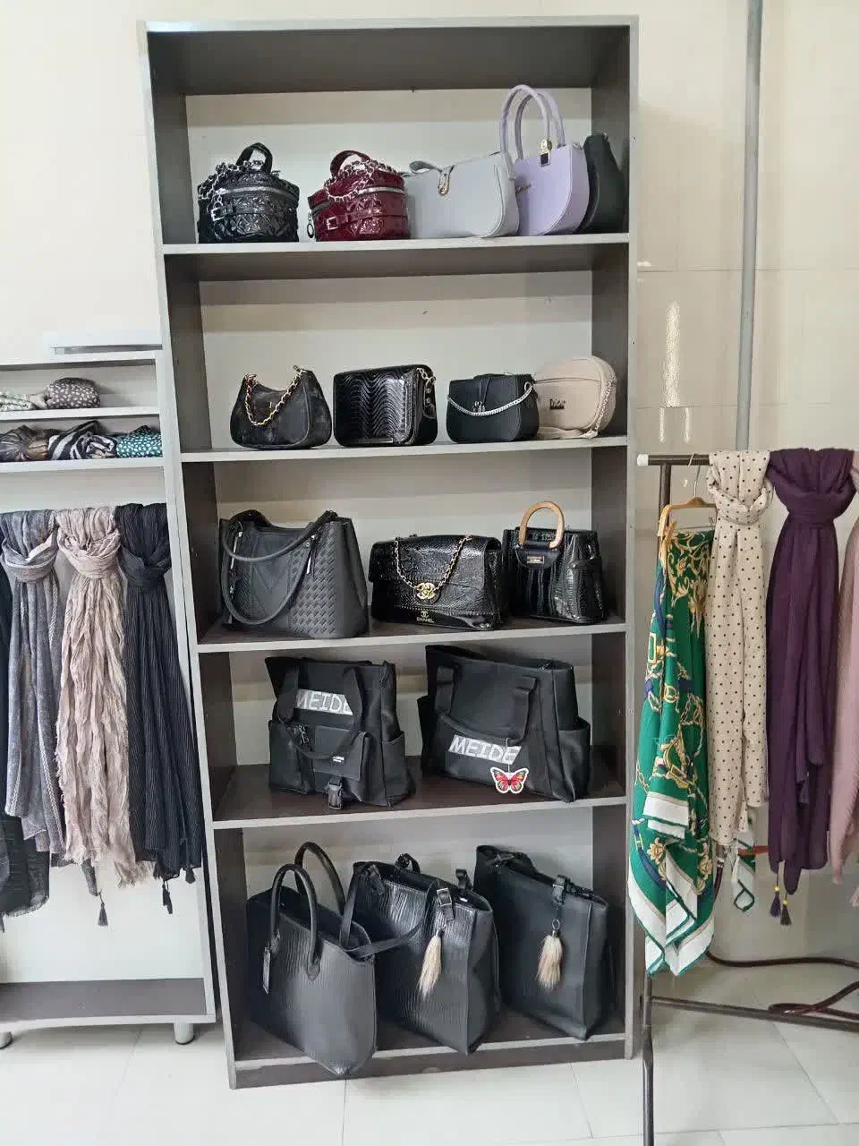 فروش فوری قفسه جنس ام دی اف|بوفه، ویترین، کنسول|بهشهر, |دیوار