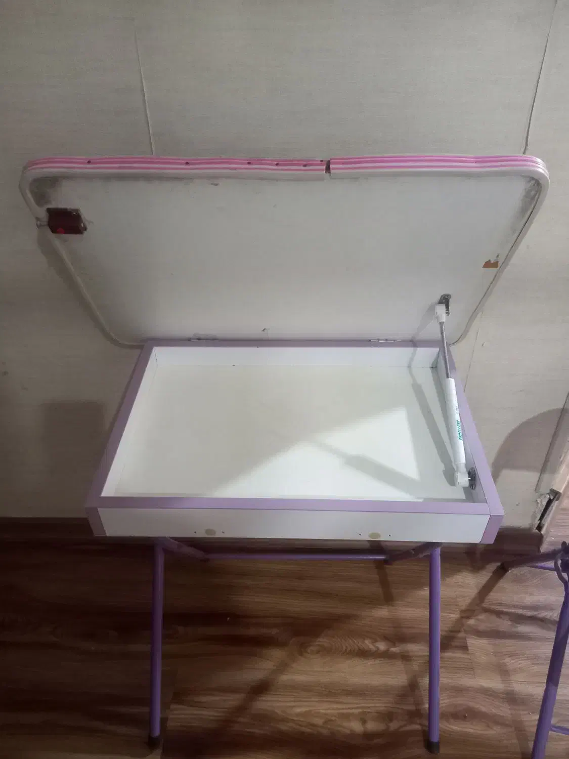 میز تحریر فلزی دخترانه|میز تحریر و کامپیوتر|گرگان, |دیوار