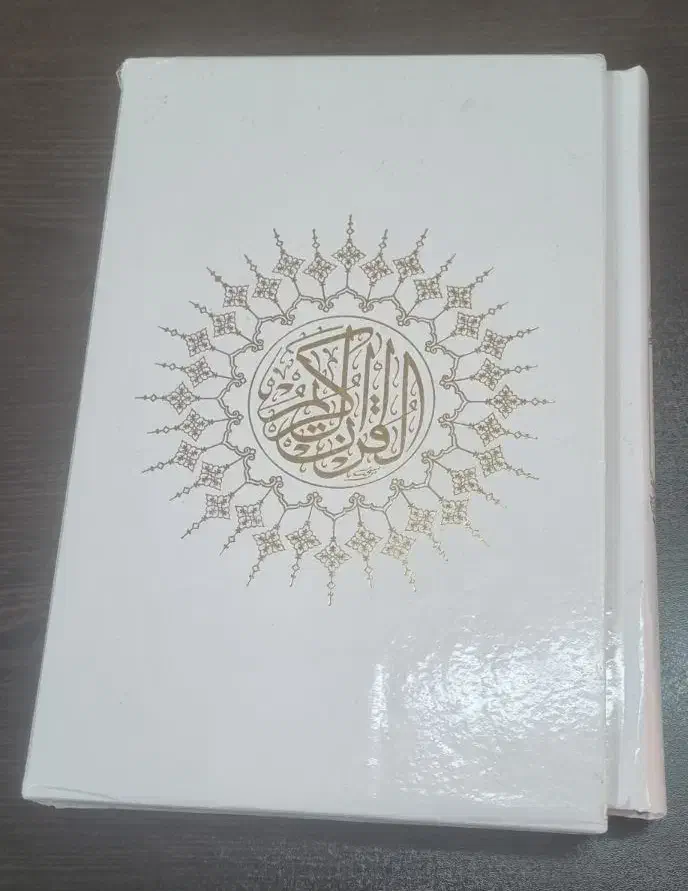 قران سفید طلاکوب مناسب نوعروسان|کتاب و مجله مذهبی|قم, شاه احمد قاسم|دیوار