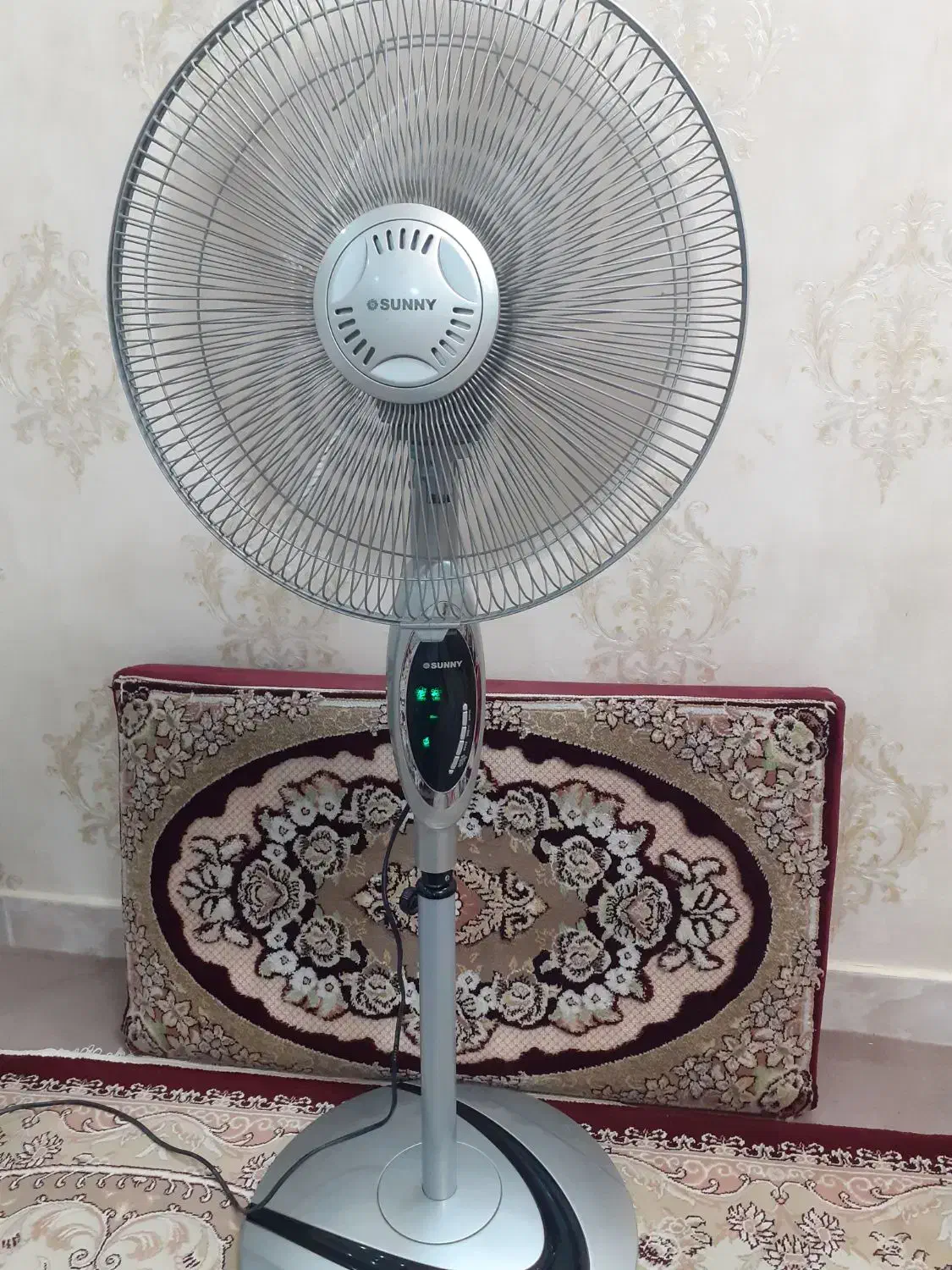 چهار عدد پنکه کاملا سالم|پنکه و تصفیه‌کنندهٔ هوا|قم, زنبیل آباد|دیوار