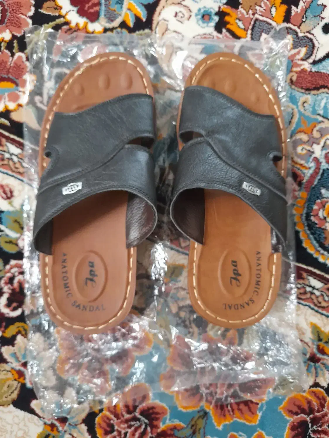 دمپایی صندل|کیف، کفش، کمربند|قم, نیروگاه|دیوار