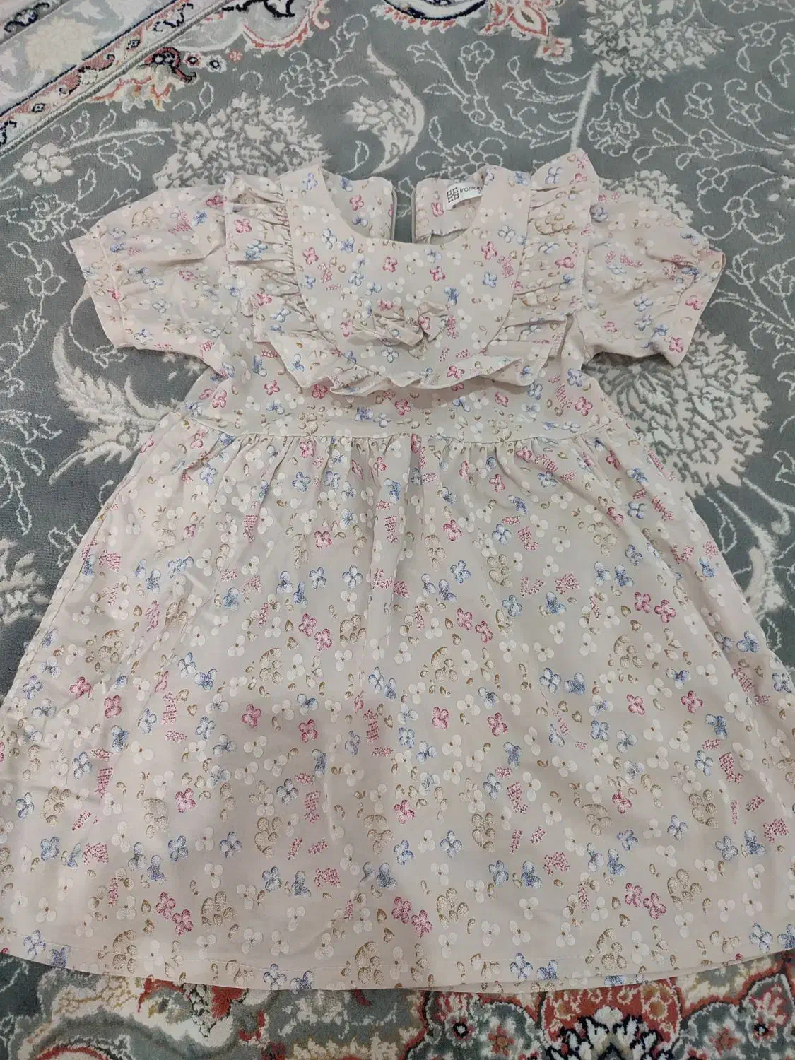 لباس|کفش و لباس بچه|رشت, خرسندی|دیوار