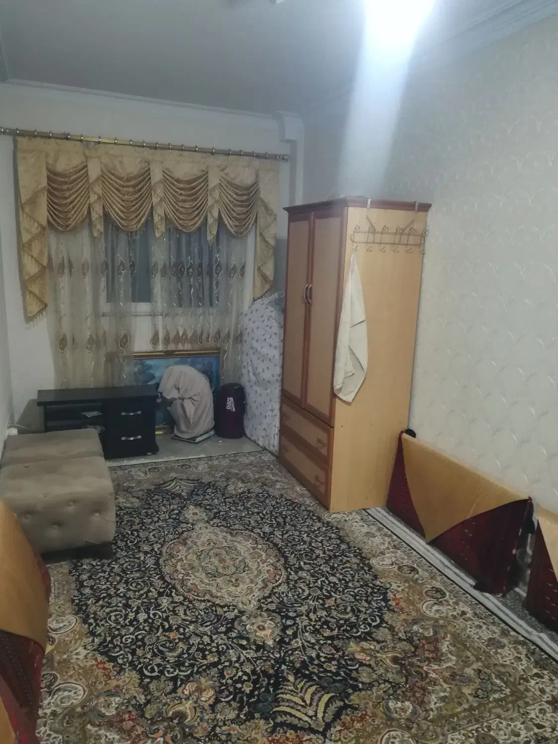 طبقه اول / بمب سرمایه گذاری/ خ تاجیک / محلاتی|فروش آپارتمان|تهران, شهمیرزادی|دیوار