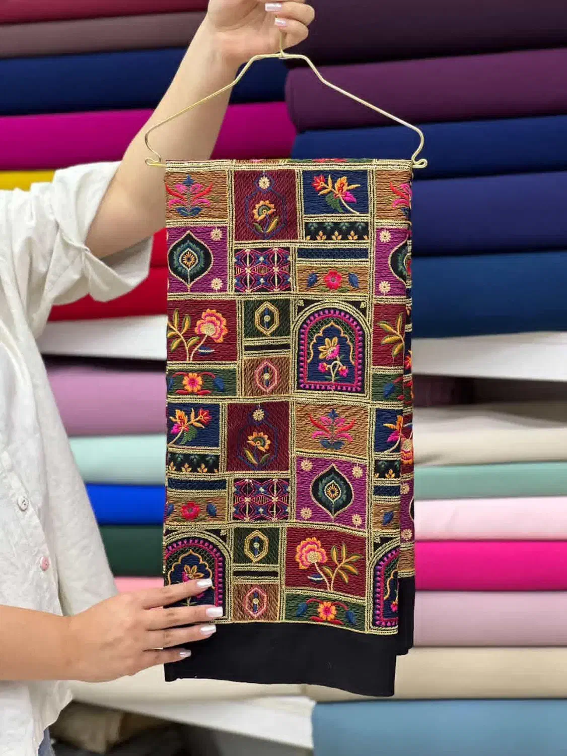 پارچه های فروشی|لباس|آران و بیدگل, |دیوار